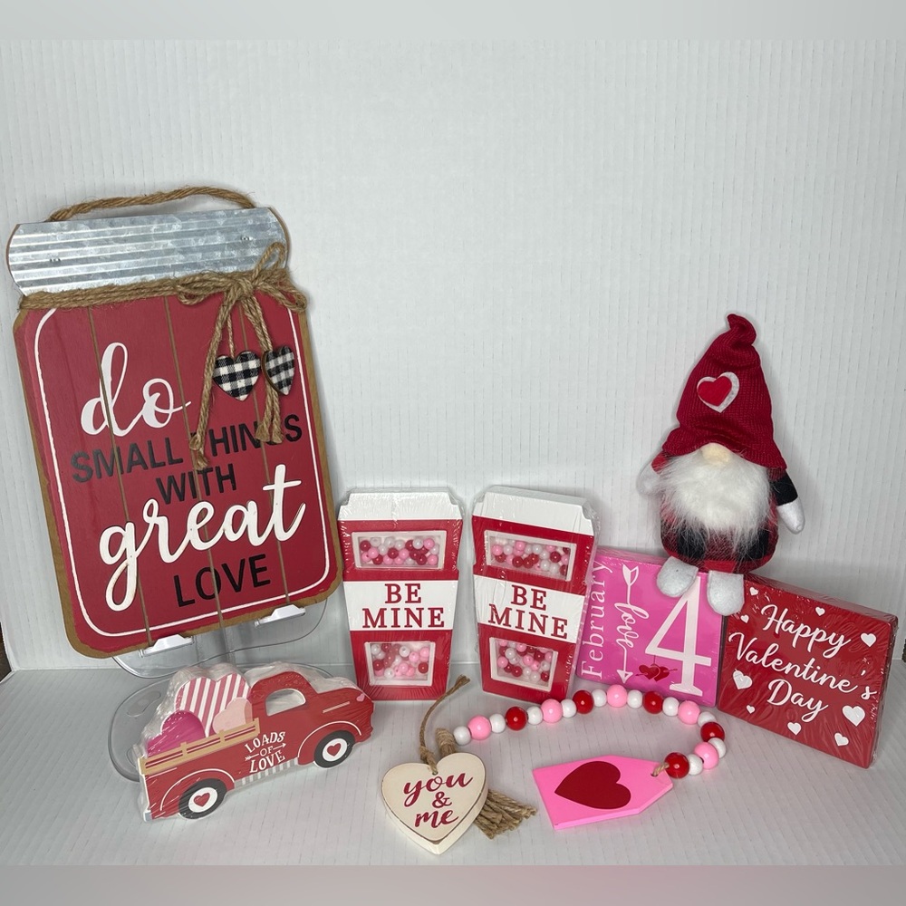 NWOT Valentines Day Tiered Tray Decor Lot Gnome Be Mine And Love Signs